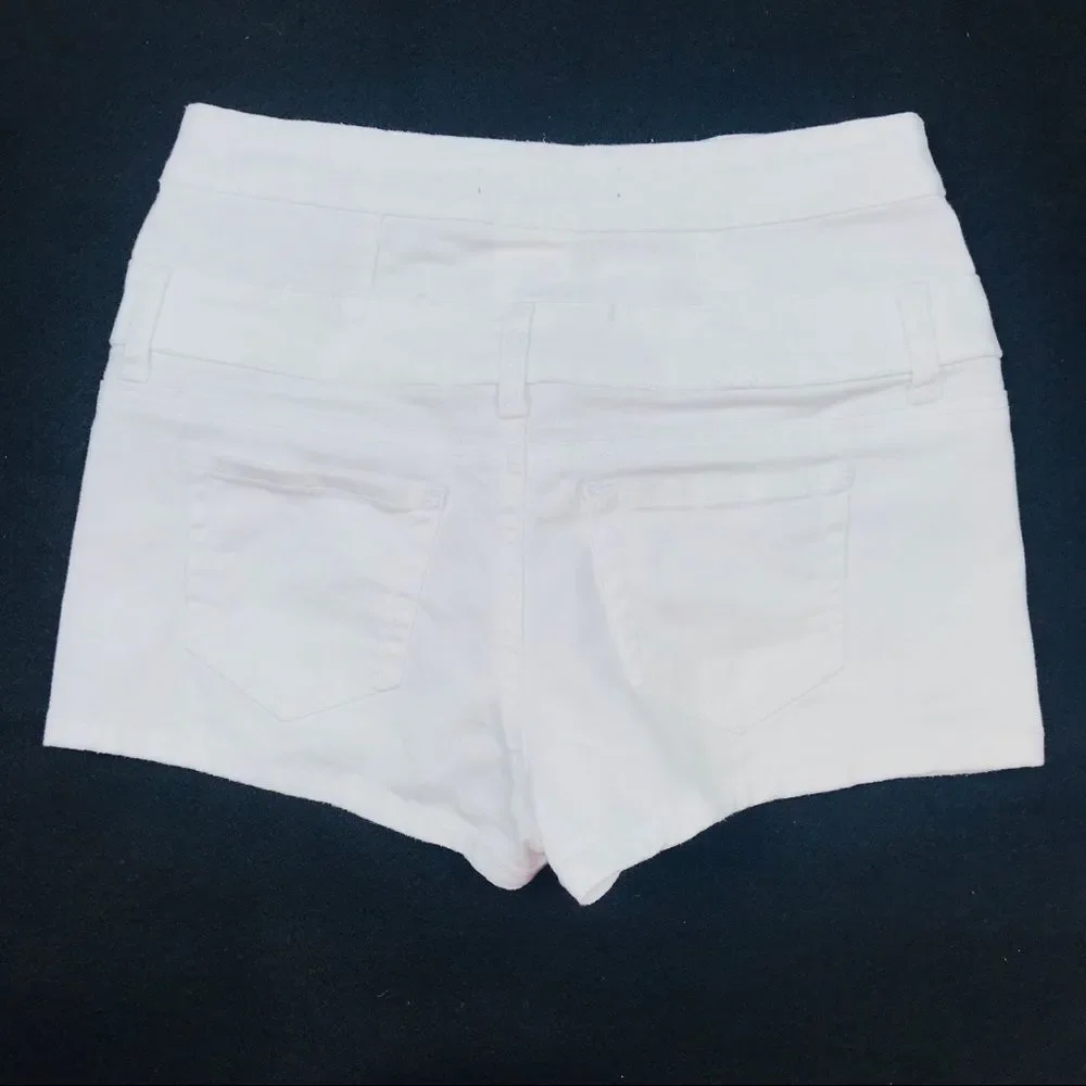High rise white Urban Basics 6-button shorts - 7